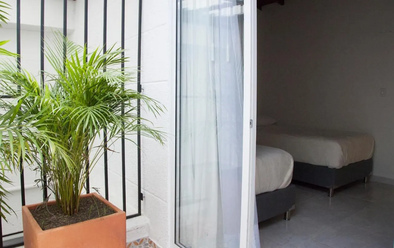 Apartamento remodelado en el mejor sitio del centro de Medellín Home Aris 401 0*,  Colômbia